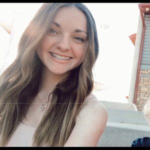 Meet your Posher, Abbi